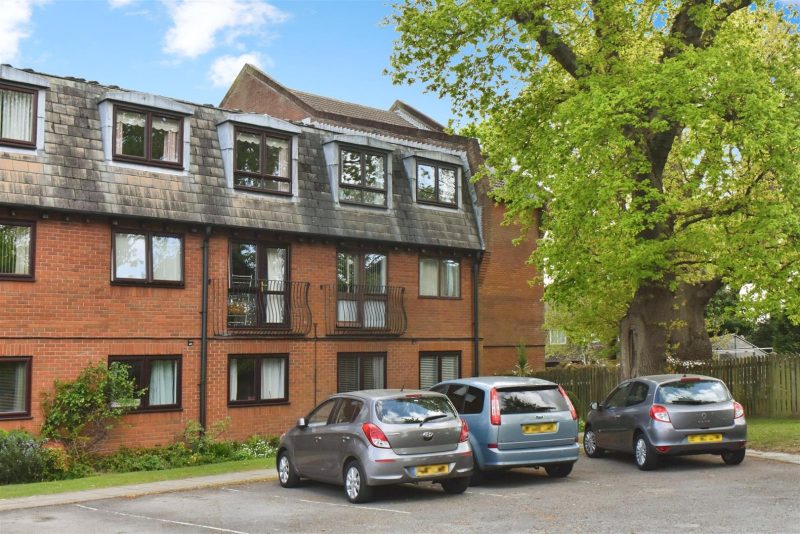 High Oaks Close, Locks Heath