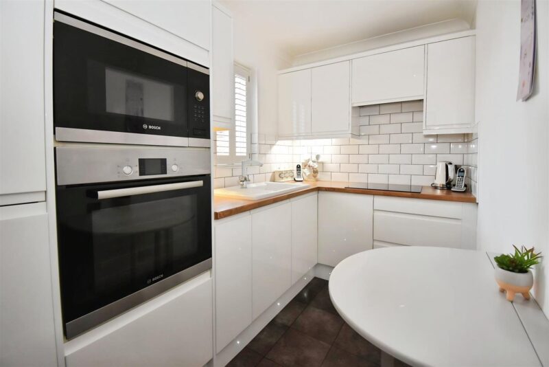 Dove Gardens, Park Gate